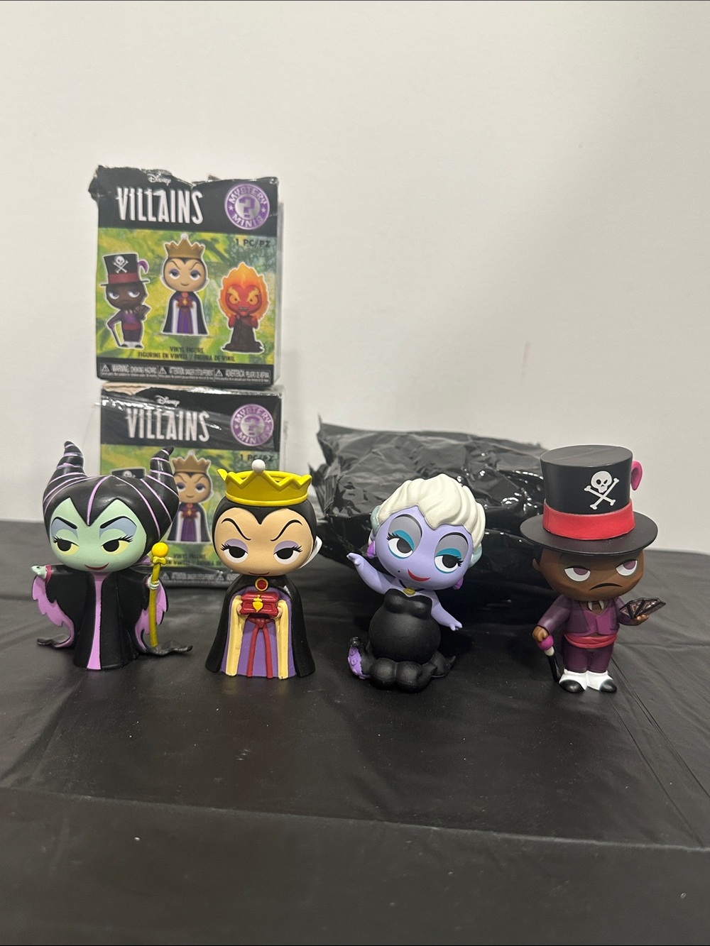 Disney Funko Mystery Minis VILLAINS Lot 4 & BOX Maleficent Facilier Ursula Queen
